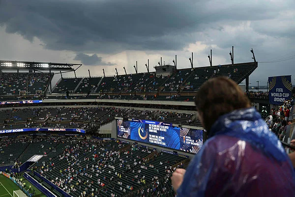 MATCH42-FRA-IRQ-FANS France-Iraq World Cup game suspended due to severe weather alert