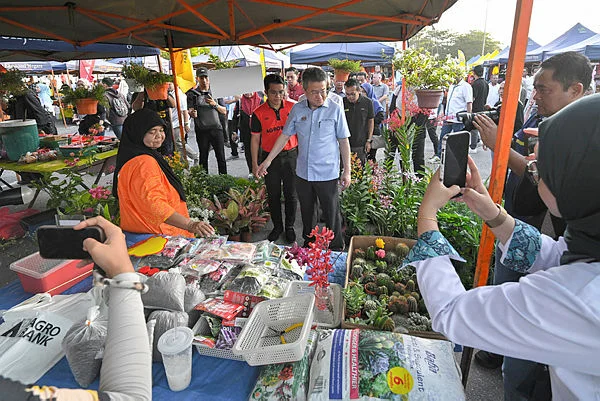 RM9.8 billion microfinancing for small traders launched