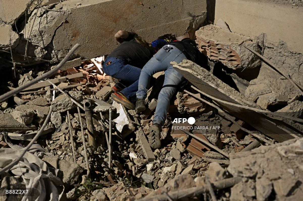 Mothers search amid rubble after Venezuela quakes