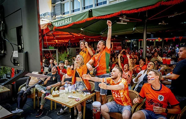 Netherlands thump Sweden in Houston to get World Cup liftoff