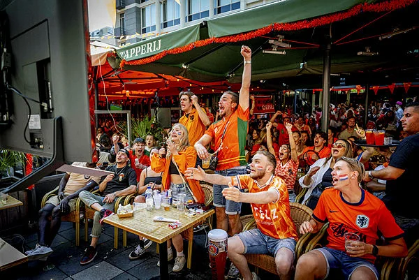 Netherlands thump Sweden in Houston to get World Cup liftoff