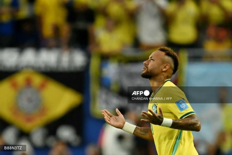 Neymar backed by family and Flavio Bolsonaro for World Cup return