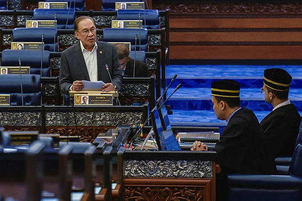 Only Selangor and Penang contribute more in taxes than they receive: Anwar
