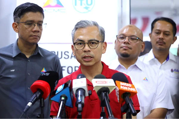 PH must focus on own strengths not opposition weaknesses - Fahmi Fadzil PH must focus on own strengths, not opposition weaknesses - Fahmi Fadzil