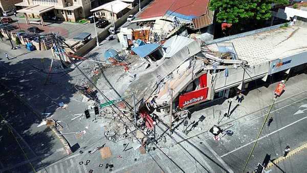 Earthquake of magnitude 7.8 strikes off southern Philippines, 15 feared killed