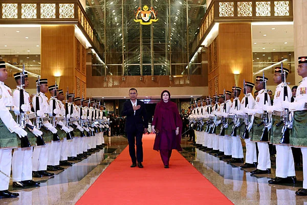 Bangladesh PM gets official welcome in Putrajaya