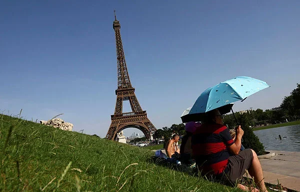 Paris heatwave forces early closures at Eiffel Tower and Louvre