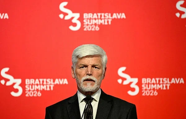 Czech president challenges cabinet over NATO summit snub
