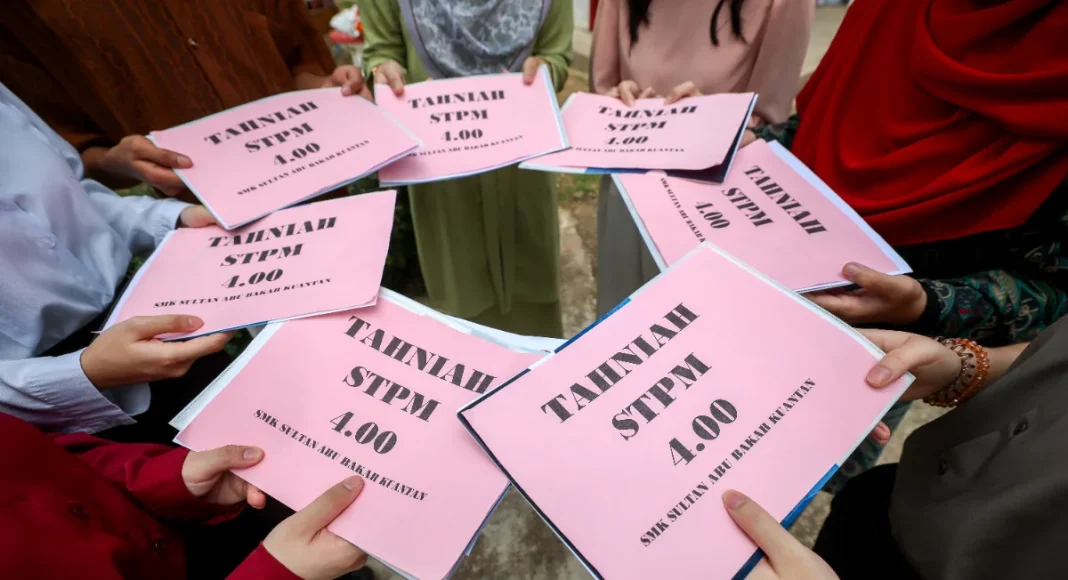 Public universities to waive tuition fees for top STPM students