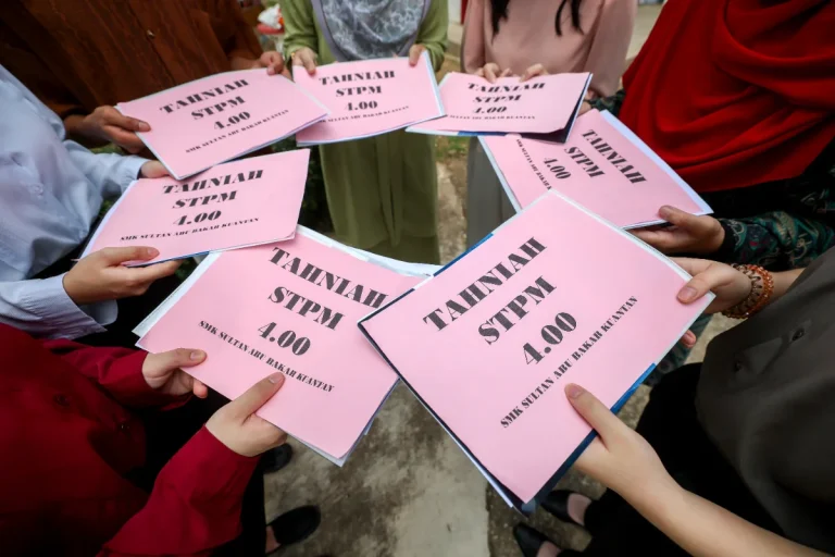 Public universities to waive tuition fees for top STPM students