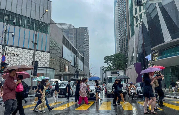 Thunderstorms and heavy rain hit seven states until noon
