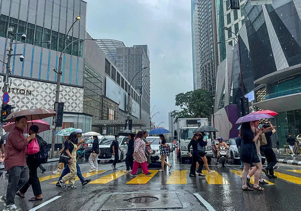 Rain Thunderstorms and heavy rain hit seven states until noon