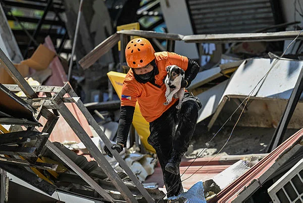 Rescuers battle rain and aftershocks as Philippines quake toll drops to 46 Rescuers battle rain and aftershocks as Philippines quake toll drops to 46