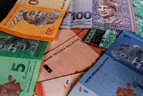 Ringgit edges higher against US dollar in early trade