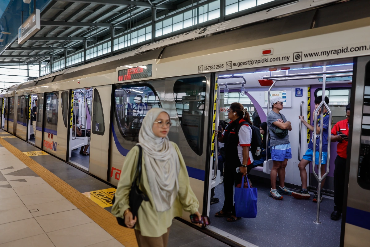 Rapid KL’s Shah Alam line sees over 60,000 trips on opening day