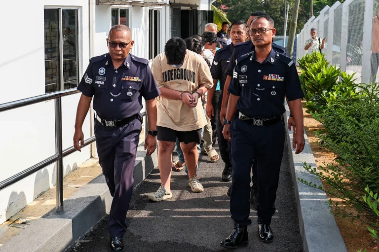 Simpang Renggam fatal crash: Teen driver remanded over murder probeSimpang Renggam fatal crash: Teen driver remanded over murder probe