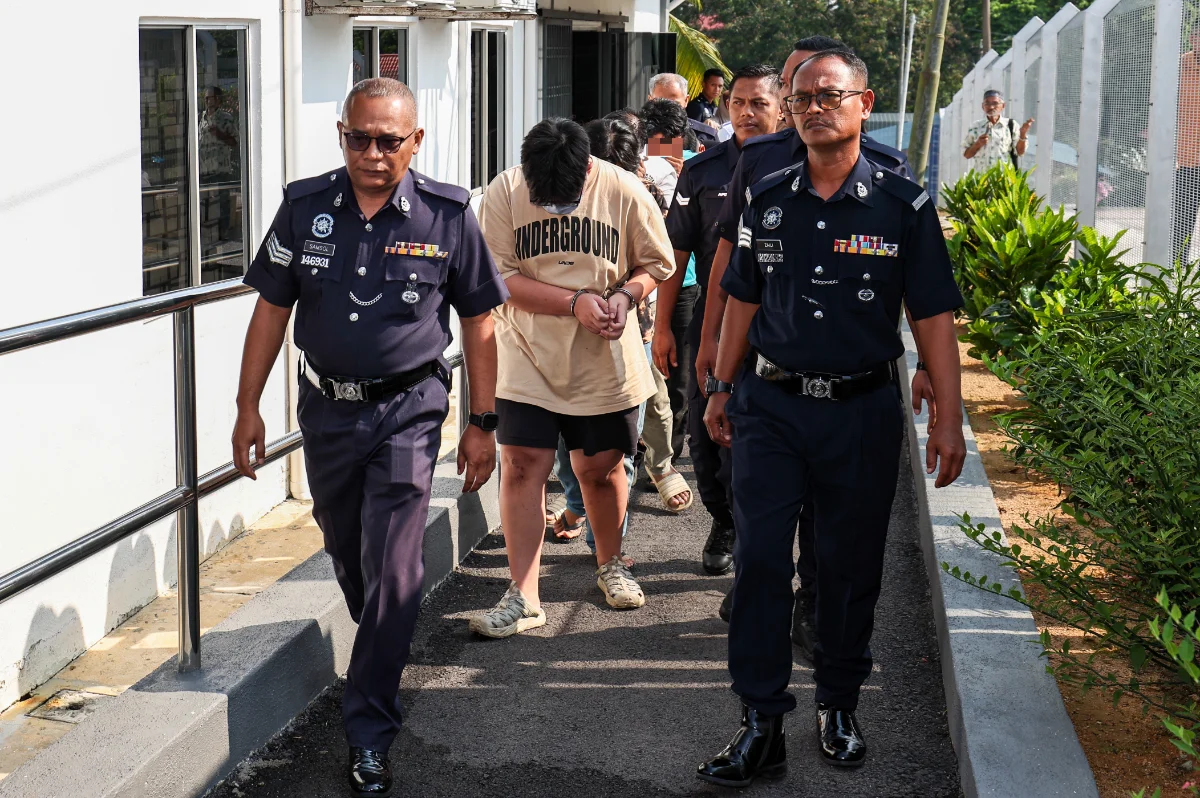 Simpang Renggam fatal crash: Teen driver remanded over murder probeSimpang Renggam fatal crash: Teen driver remanded over murder probe