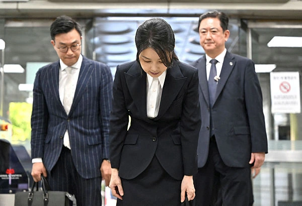 South Korea ex-first lady gets seven years in jobs-for-gifts case