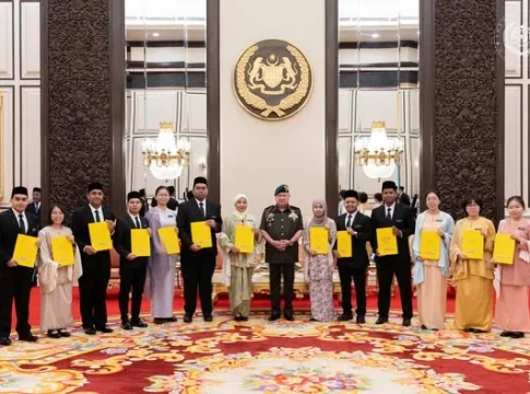 King presents 2026 scholarships to 14 recipients