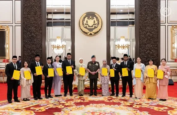 King presents 2026 scholarships to 14 recipients