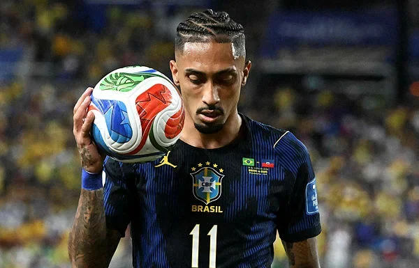 Brazil's Raphinha to have 'intensive treatment' on thigh injury