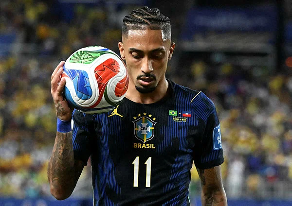 Brazil's Raphinha to have 'intensive treatment' on thigh injury