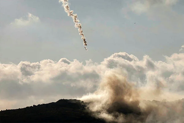 TOPSHOTS-TOPSHOT-LEBANON-IRAN-ISRAEL-US-WAR (1) Three dead as Israel says strikes Hezbollah in Beirut's southern suburbs