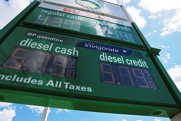 US-OIL-PRICES-RISE-AGAIN-AFTER-IRAN-WAR-TALKS-REPORTEDLY-COLLAPSE Oil prices jump as Iran suspends peace talks