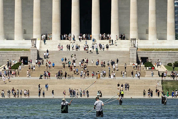 US-WORK-CONTINUES-ON-THE-ONGOING-CLEANING-OF-THE-LINCOLN- Trump blames 'terrible vandals' for Washington pool renovation woes