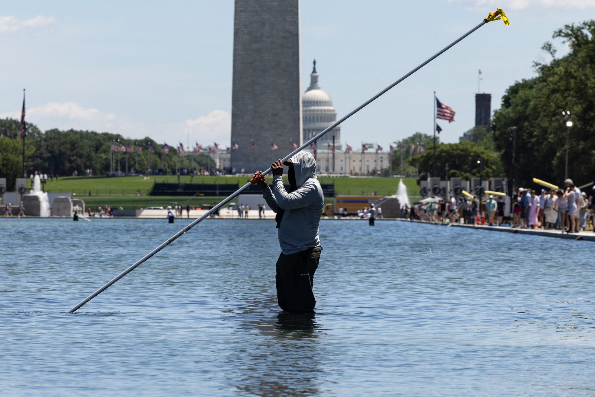 Work Continues On The Ongoing Cleaning Of The Lincoln Memorial Reflecting Pool Trump say repairs to begin 'immediately' for Washington pool renovation