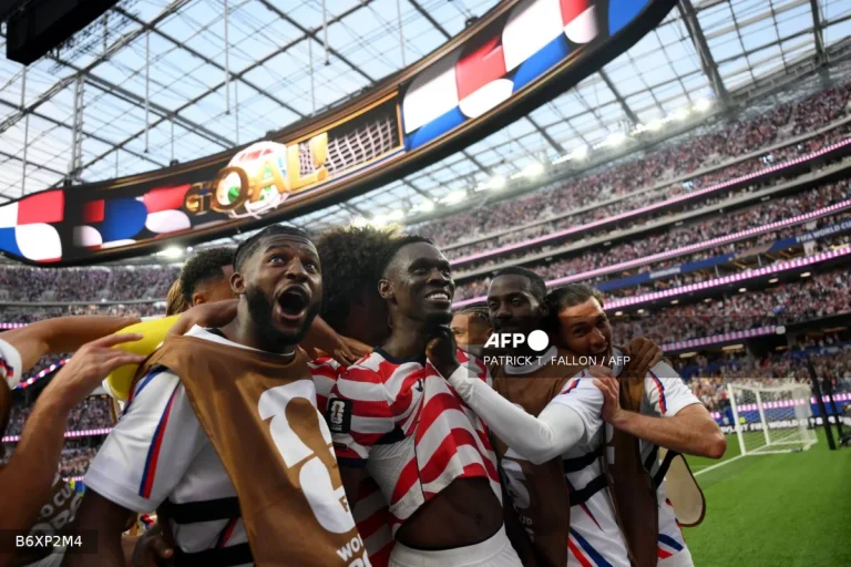 United States defeat Paraguay 4-1 in World Cup opener