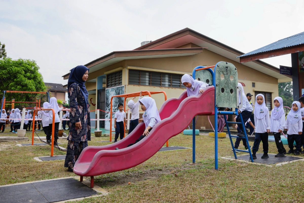 Year 1 registrations far below expectations, teacher intake cut by more than 80%