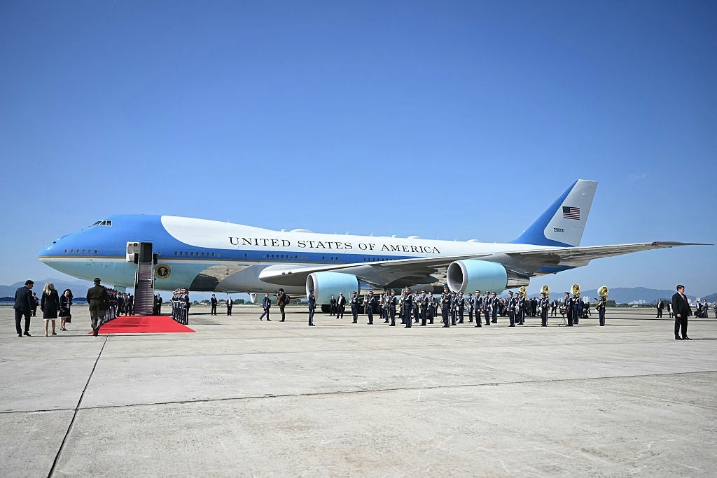 US says goodbye to Air Force One plane as Qatari jet awaits