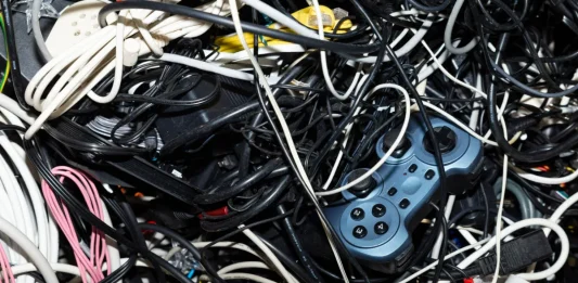 Cable clutter is often the first sign of forgotten tech waste at home. – ALLPICSFROM123RF