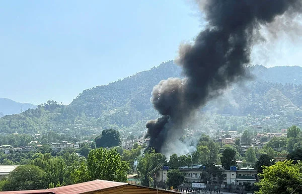 Pakistani army helicopter crash kills all on board in Kashmir