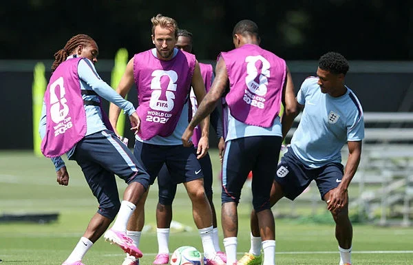England enter World Cup fray as Ronaldo makes history