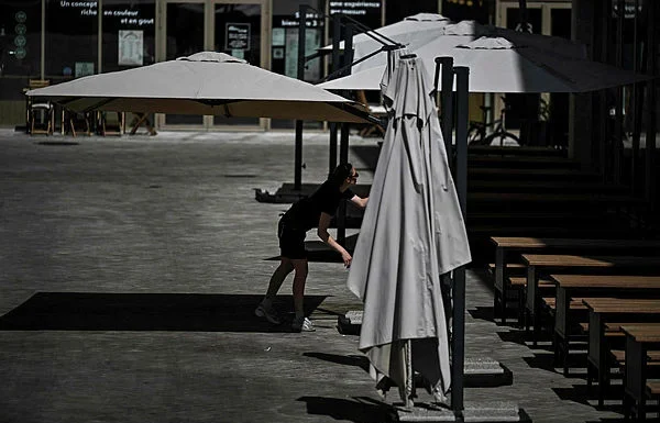 France records hottest-ever night, 40 drownings