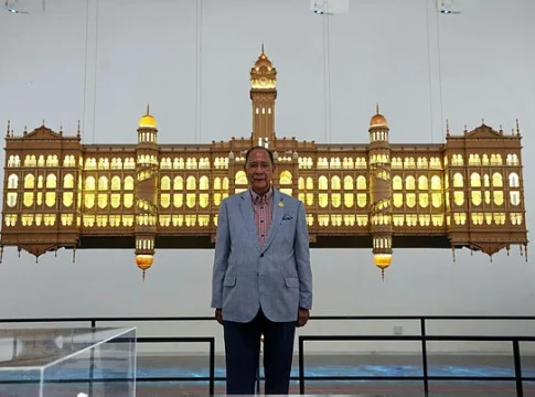 Kedah Sultan visits historic Sultan Abdul Samad Building