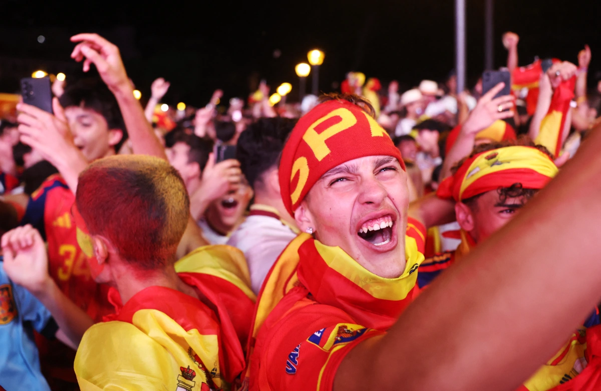 Viva! Delirium in Madrid as Spain reach World Cup final Viva! Delirium in Madrid as Spain reach World Cup final