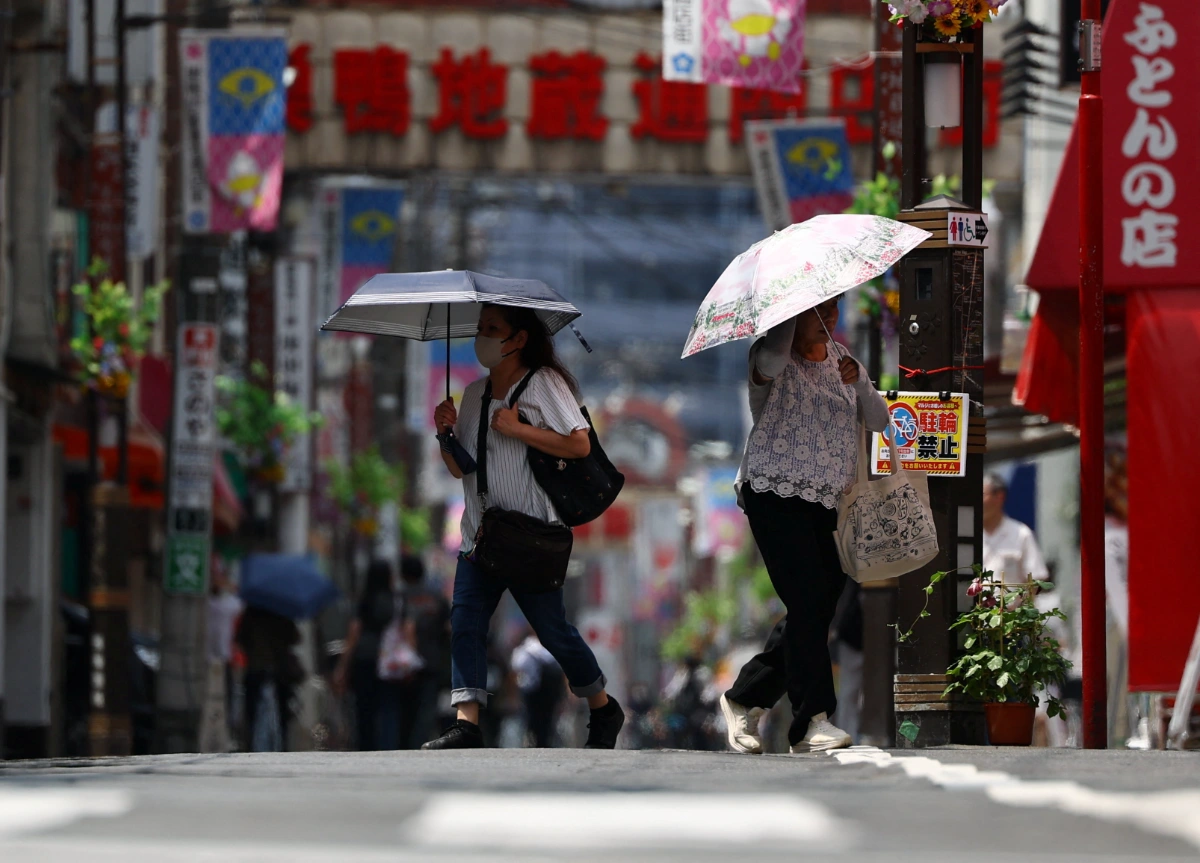 Hundreds hospitalised as Japan heatwave triggers disaster warning Hundreds hospitalised as Japan heatwave triggers disaster warning