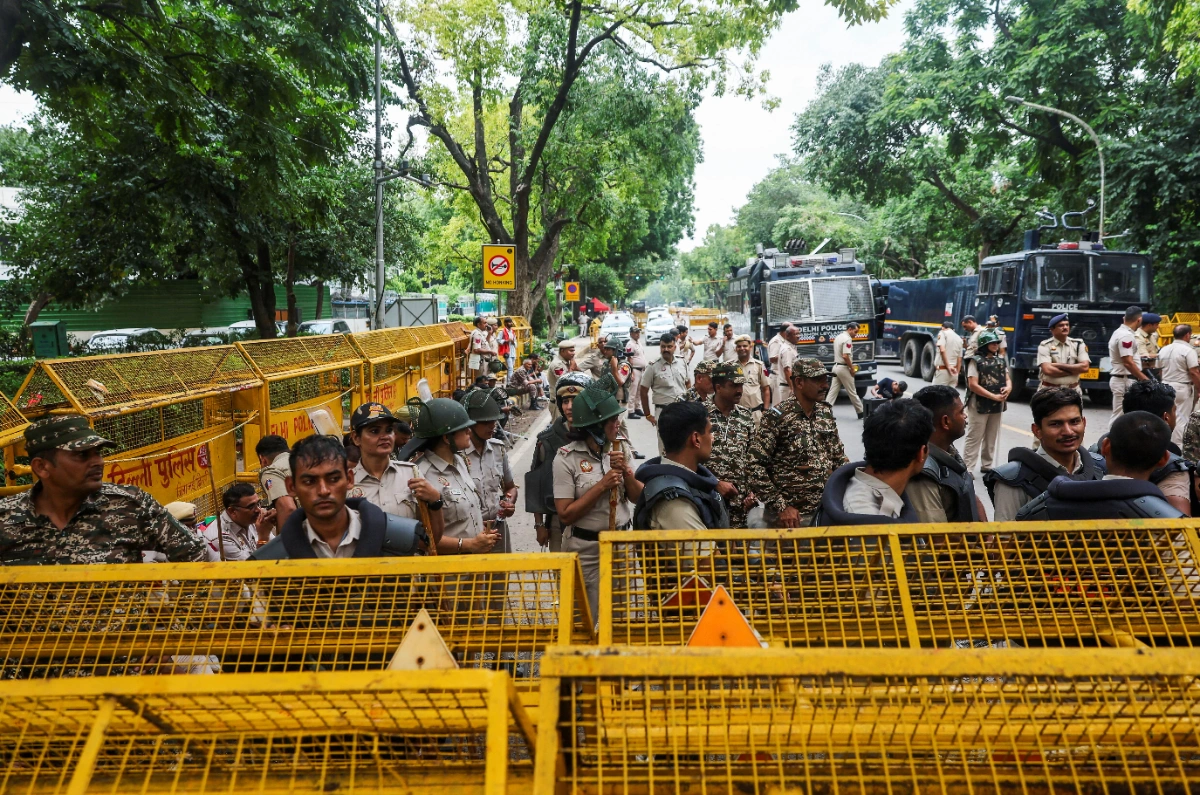 Supporters flood India's 'cockroach' protesters with food Supporters flood India's 'cockroach' protesters with food