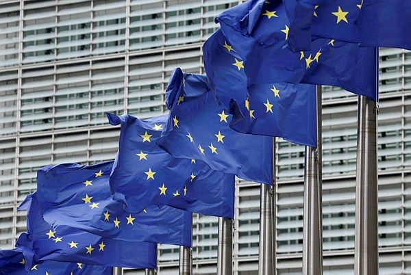 Made by AI? EU tells firms to stick a label on it from Sunday