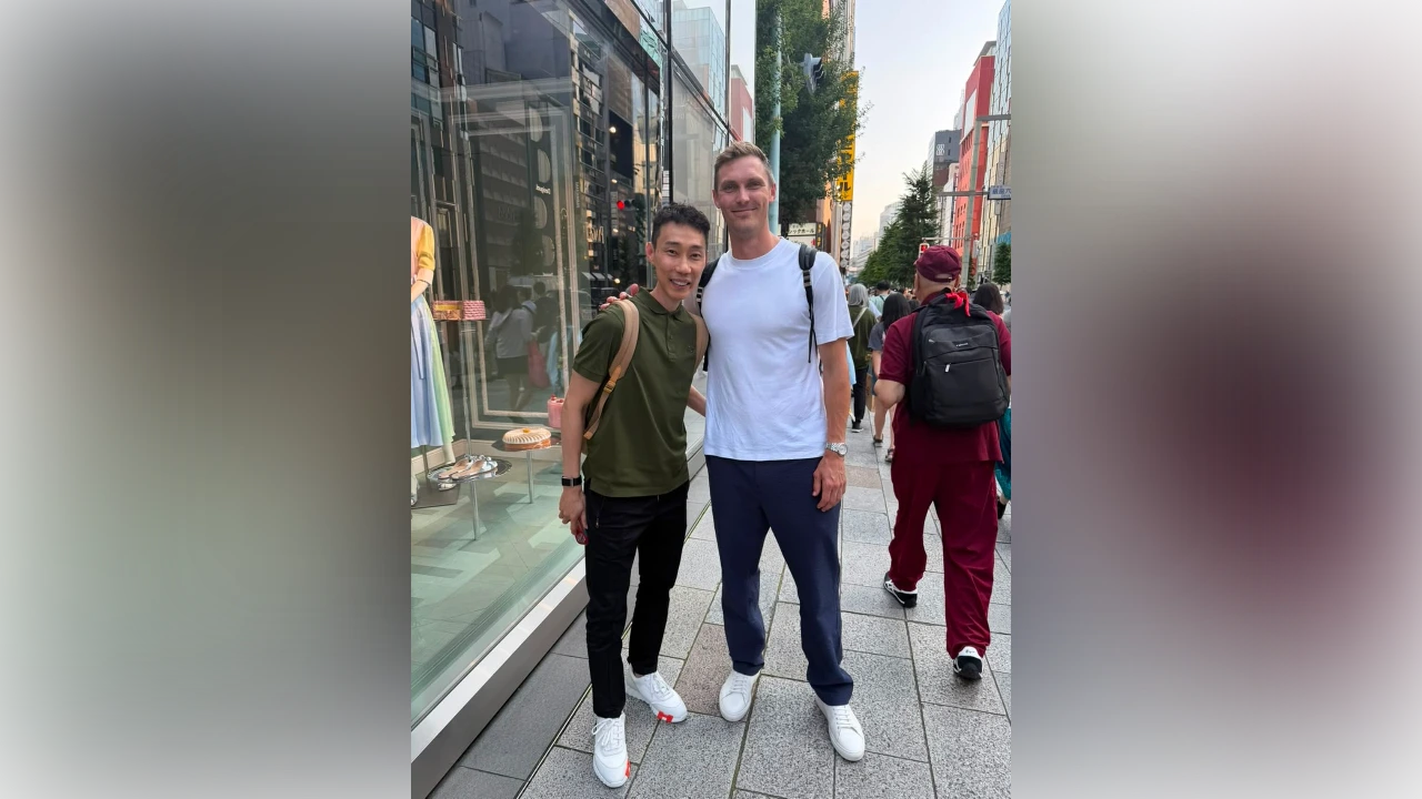 Badminton legends Axelsen and Lee Chong Wei share surprise reunion in Tokyo