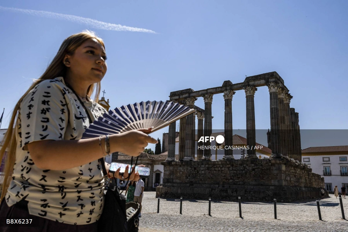 AFPPortugalWeatherHeatwave French scramble to find air conditioners before next heatwave