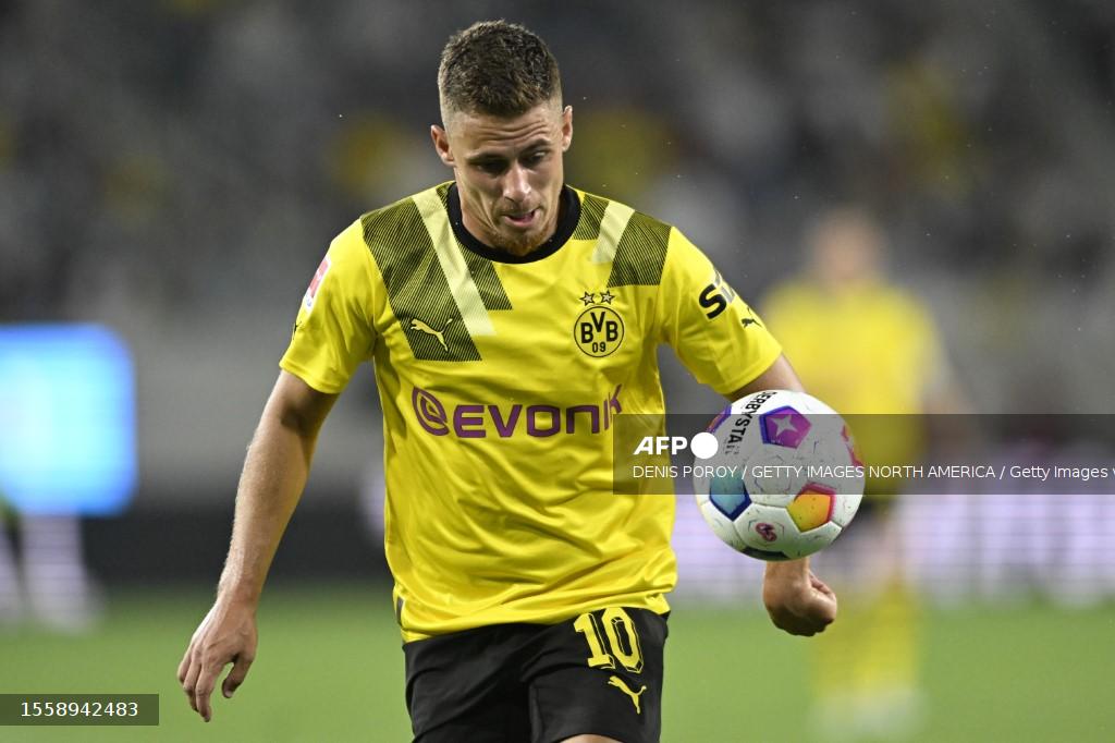 Thorgan Hazard returns to Lens on three-year deal