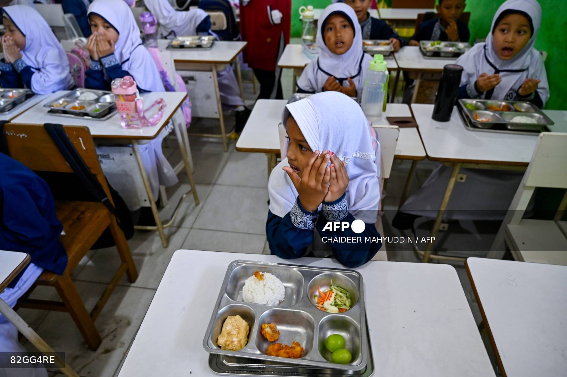 INDONESIA-MEALS-EDUCATION-POLITICS Indonesia cuts more than $2 billion in free meal budget