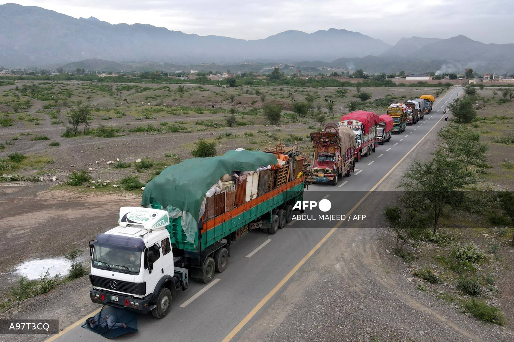 Pakistan pressures Afghans in border province to leave Pakistan pressures Afghans in border province to leave