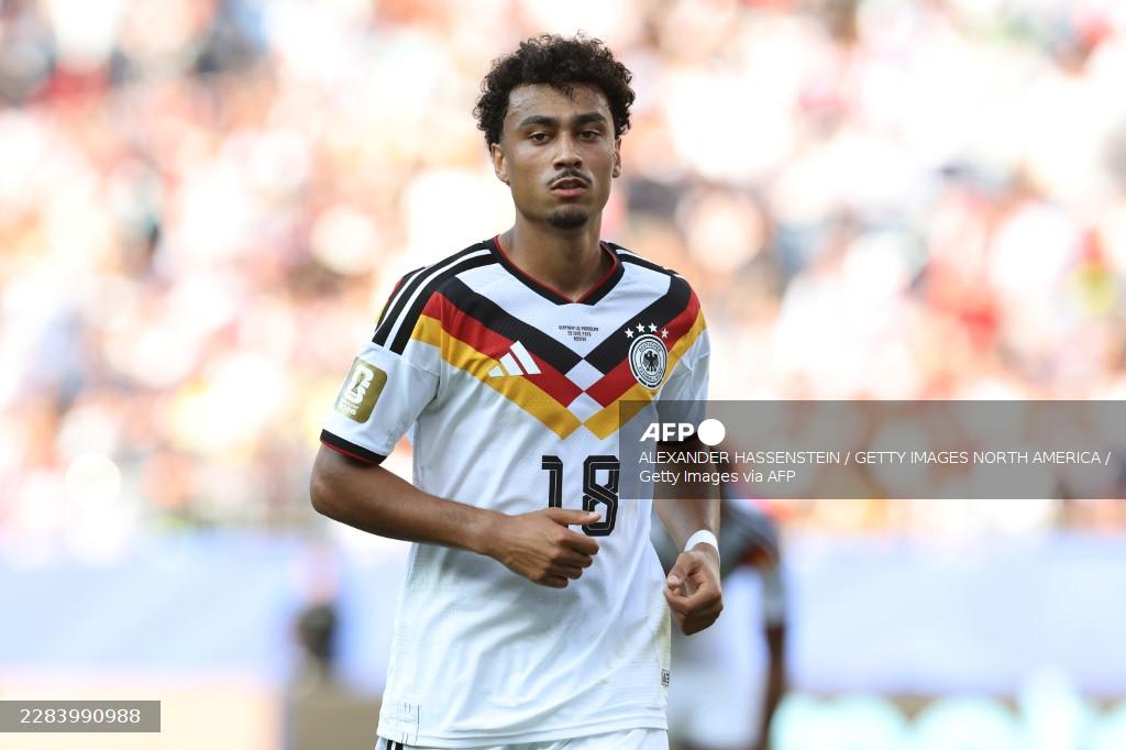 Bayern sign defender Brown from Frankfurt until 2031