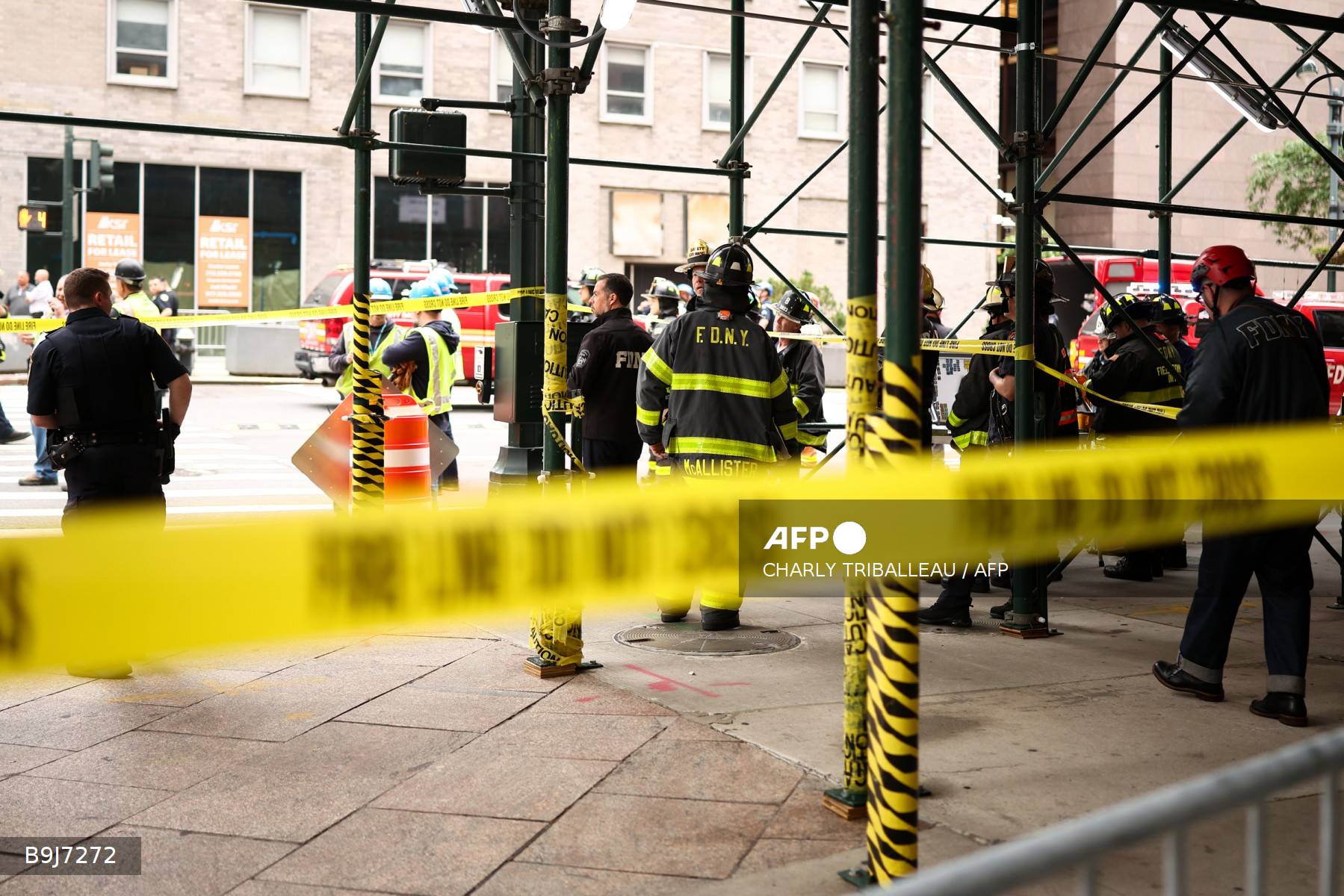 Manhattan skyscraper collapse risk sparks evacuation