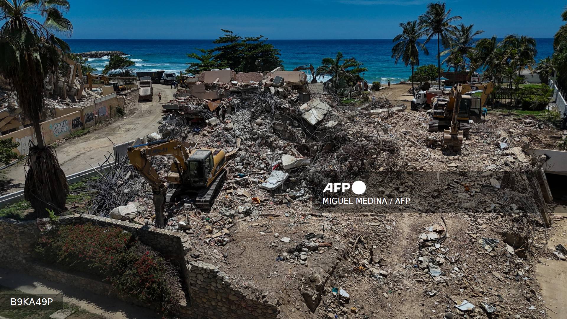 Venezuela aims to reopen Caracas airport to flights soon Venezuela aims to reopen Caracas airport to flights soon